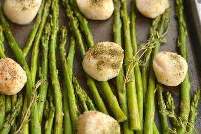 Herb Baked Scallops and Asparagus